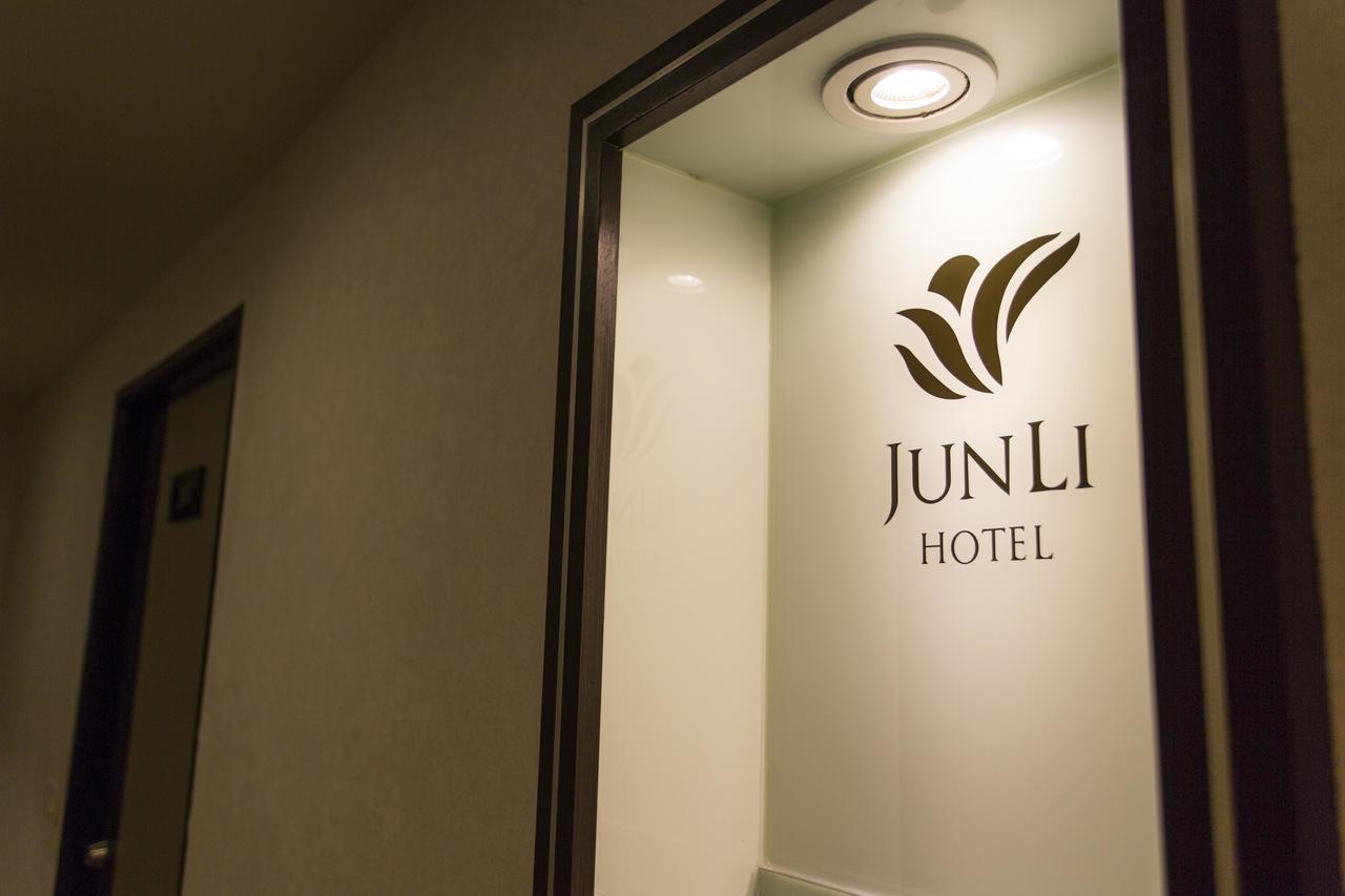 Junli Hotel Banciao Экстерьер фото