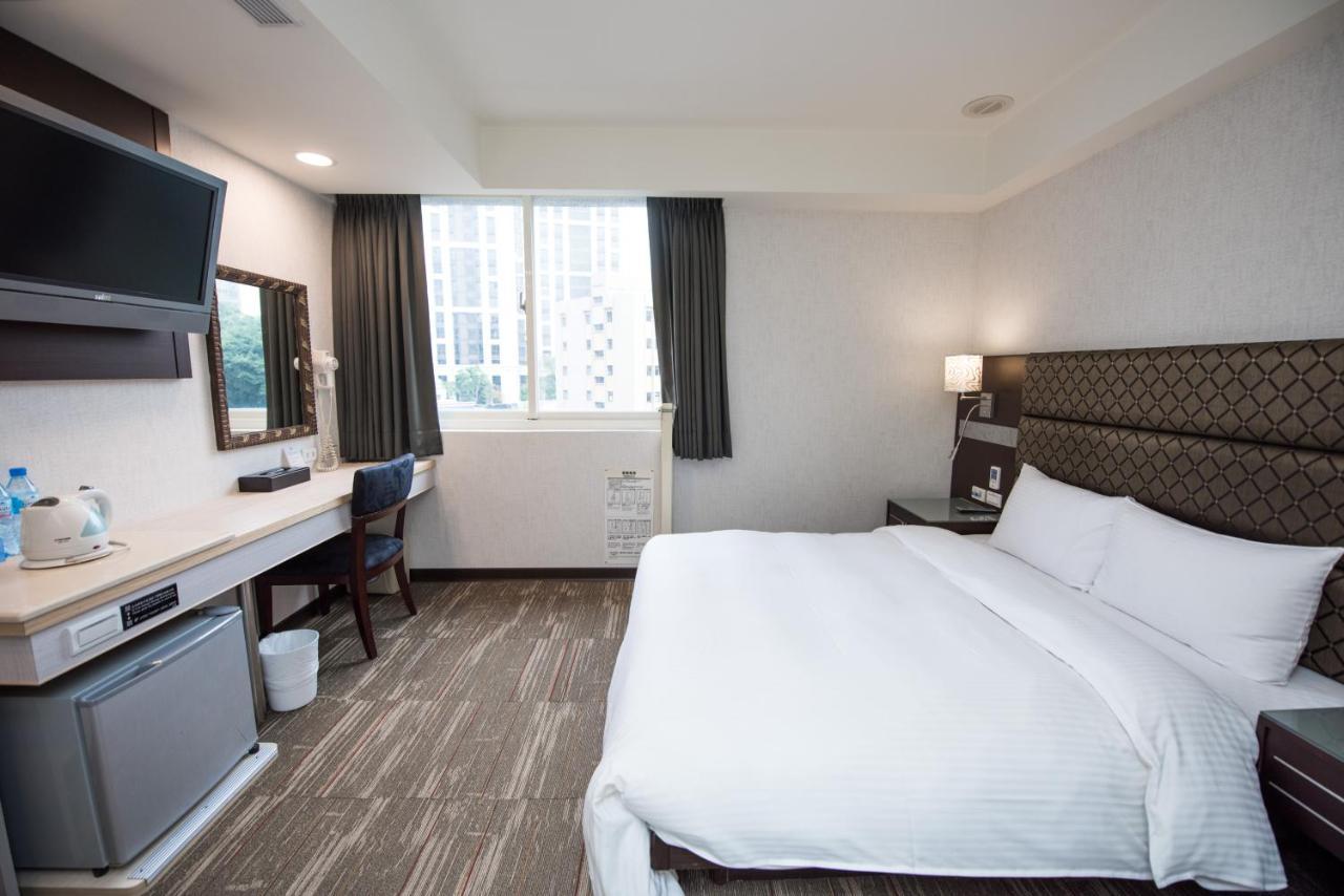 Junli Hotel Banciao Экстерьер фото