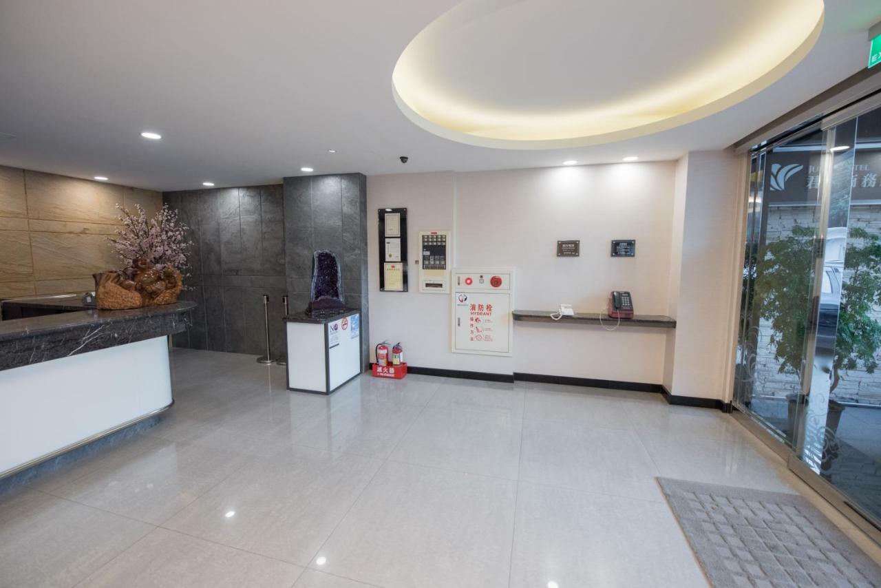 Junli Hotel Banciao Экстерьер фото